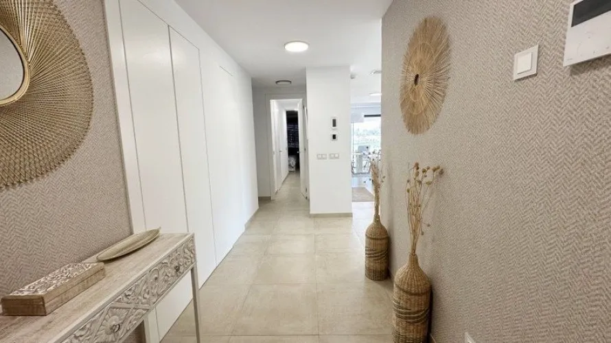 Apartamento de 3 dormitorios en Estepona, Spain No. 941 № 2