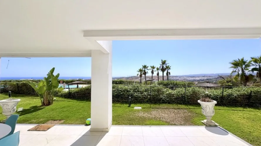 Apartamento de 3 dormitorios en Estepona, Spain No. 944 № 23