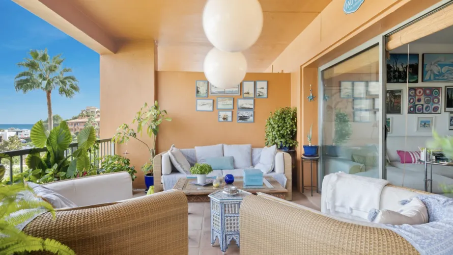 Apartamento de 2 dormitorios en Estepona, Spain No. 706 № 8