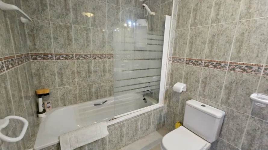 Apartamento de 2 dormitorios en Mijas Costa, Spain No. 1010 № 4