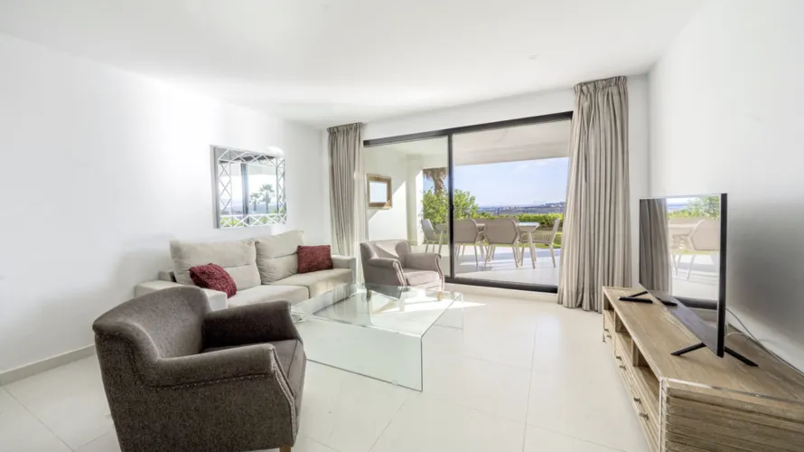 Apartamento de 2 dormitorios en Estepona, Spain No. 662