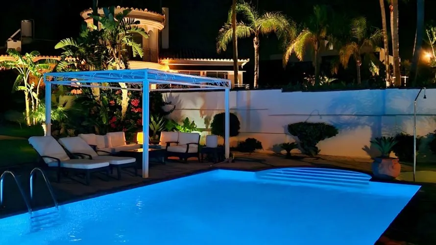 Villa de 5 dormitorios en Estepona, Spain No. 217 № 1
