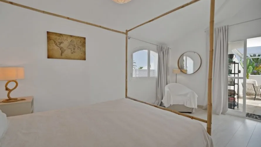 Casa adosada de 4 dormitorios en Marbella, Spain No. 971 № 26