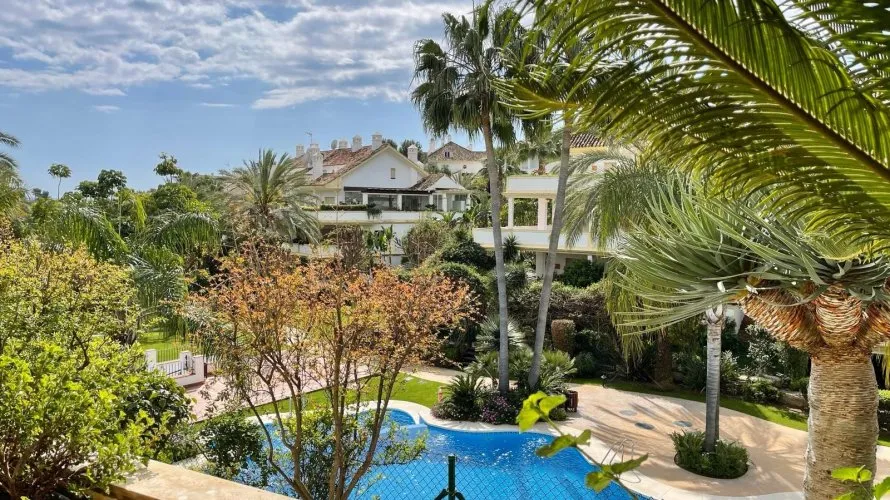Apartamento de 2 dormitorios en Marbella, Spain No. 342 № 5