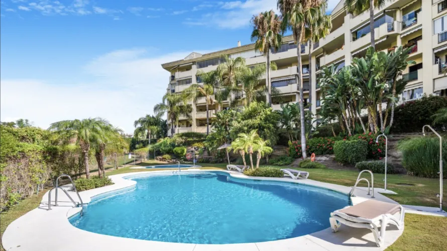 Apartamento de 2 dormitorios en Cortes (San Pedro De Alcantara), Spain No. 661 № 17