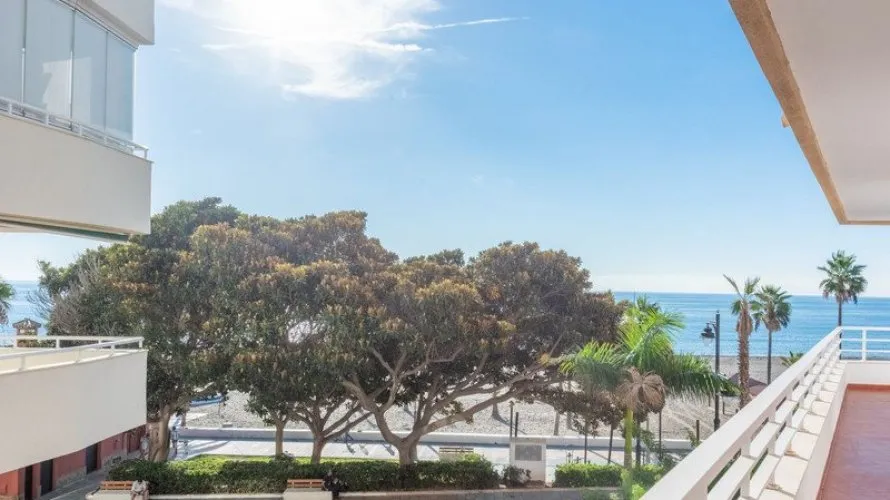 Apartamento de 3 dormitorios en Estepona, Spain No. 737 № 20