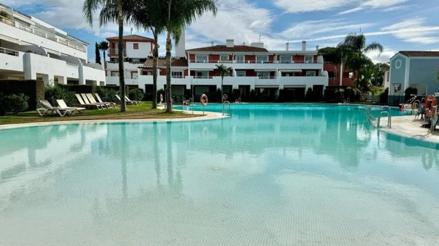 Apartamento de 2 dormitorios en Estepona, Spain No. 587 № 19