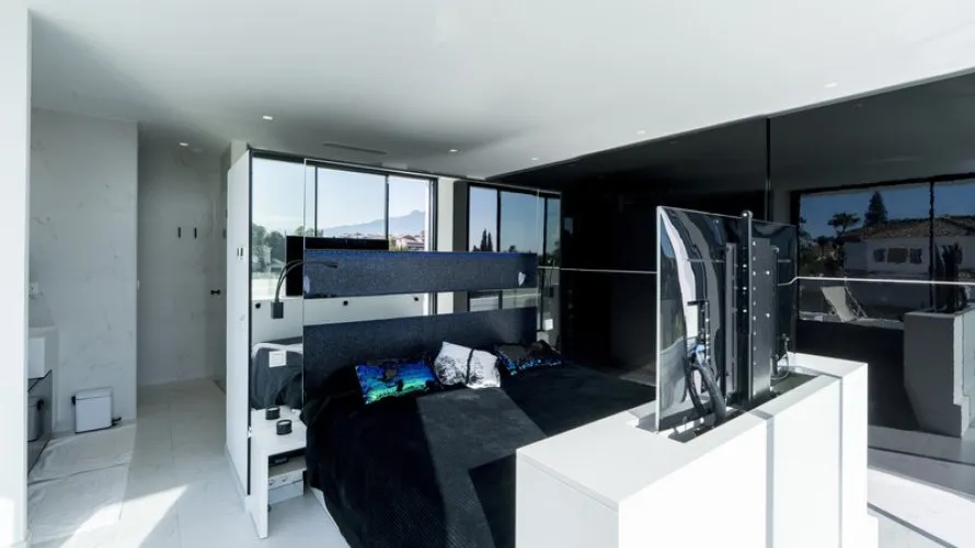 Villa de 4 dormitorios en Estepona, Spain No. 372 № 18