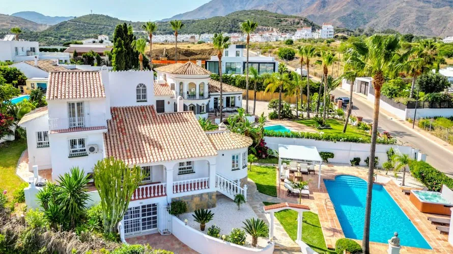 Villa de 5 dormitorios en Estepona, Spain No. 217 № 15