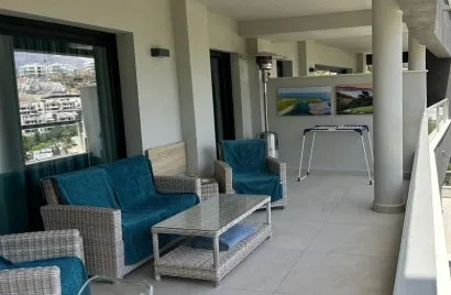 Apartamento de 3 dormitorios en La Quinta, Spain No. 1079