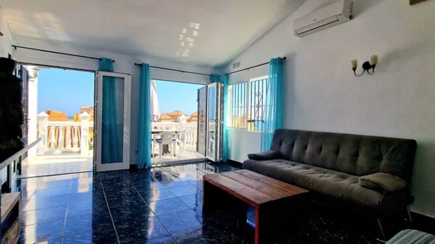 Villa de 4 dormitorios en Fuengirola, Spain No. 566 № 9
