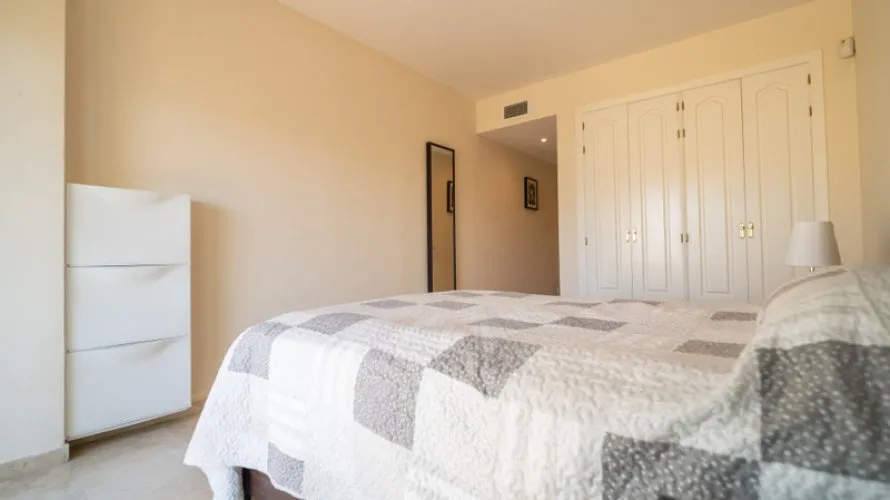 Apartamento de 2 dormitorios en Estepona, Spain No. 659 № 15