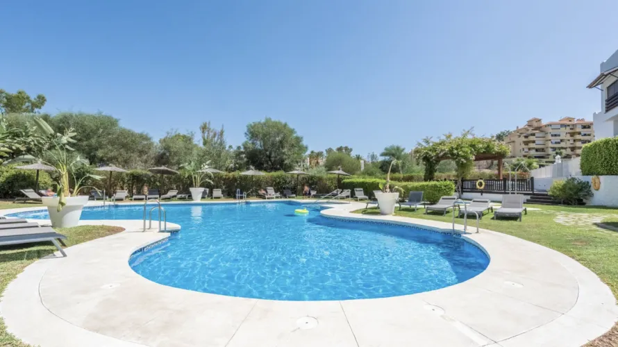 Apartamento de 2 dormitorios en Estepona, Spain No. 639 № 18