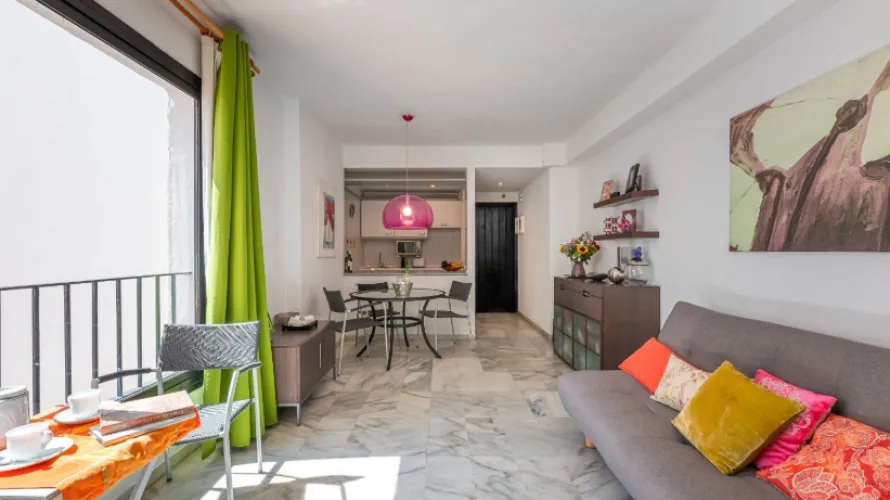 Apartamento de 1 dormitorio en Marbella, Spain No. 691 № 3