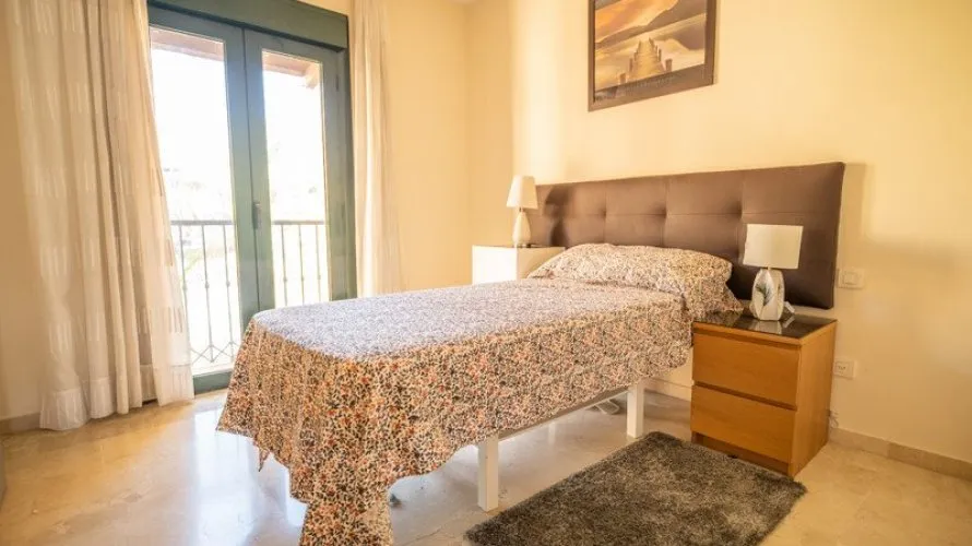 Apartamento de 2 dormitorios en Estepona, Spain No. 659 № 9