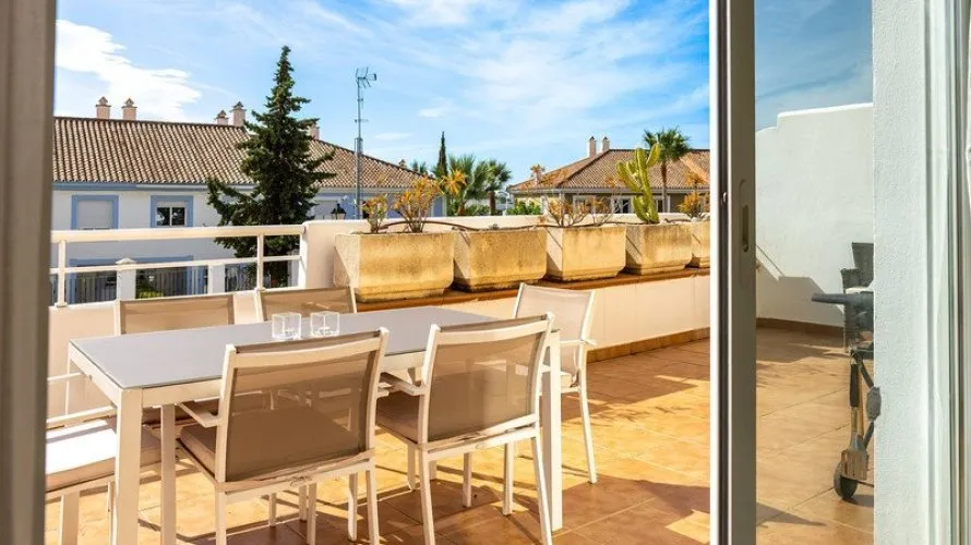 Apartamento de 2 dormitorios en Estepona, Spain No. 587 № 5