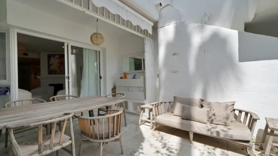 Casa adosada de 4 dormitorios en Marbella, Spain No. 971 № 10