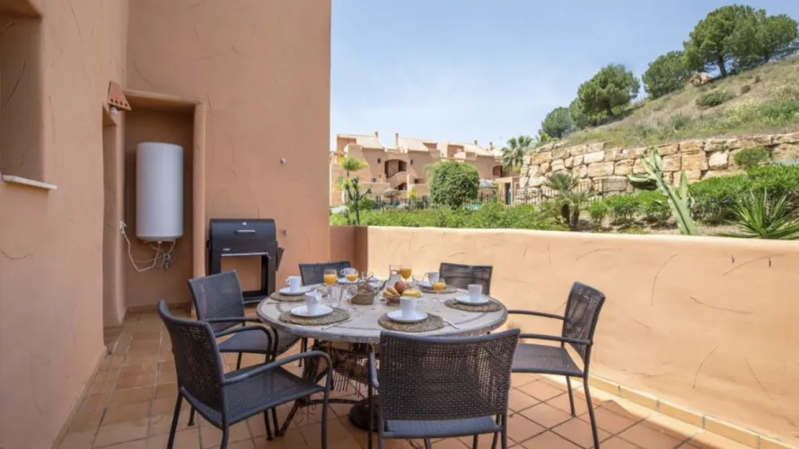 Apartamento de 2 dormitorios en Marbella, Spain No. 666