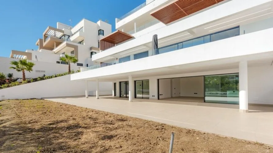 Apartamento de 2 dormitorios en Estepona, Spain No. 404 № 24