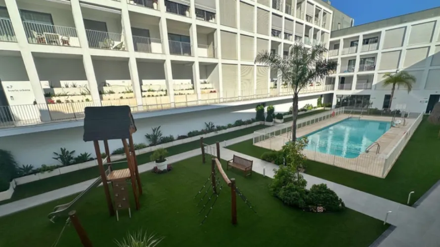 Apartamento de 3 dormitorios en Cortes (San Pedro De Alcantara), Spain No. 1072 № 2