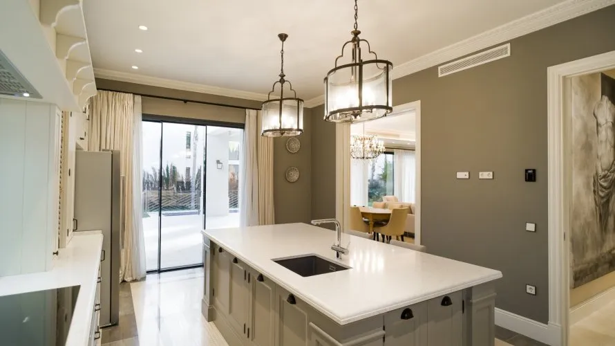 Villa de 6 dormitorios en Marbella, Spain No. 780 № 3