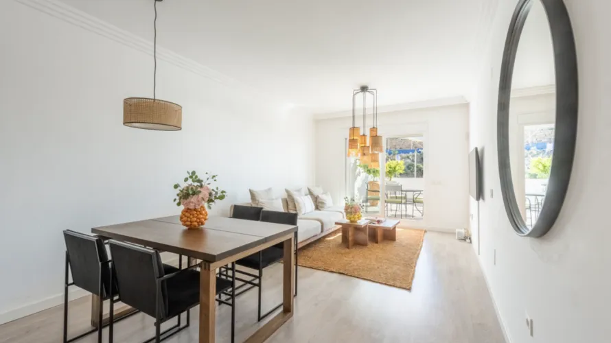 Apartamento de 2 dormitorios en Benahavís, Spain No. 717 № 1