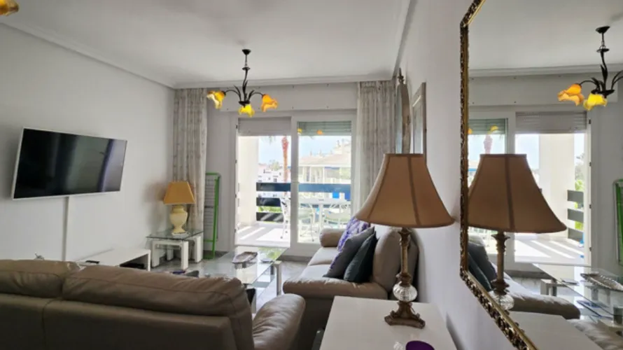 Apartamento de 2 dormitorios en Marbella, Spain No. 1075 № 2
