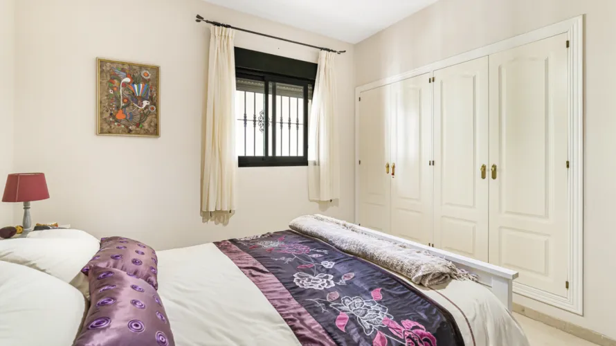 Apartamento de 2 dormitorios en Cortes (San Pedro De Alcantara), Spain No. 661 № 1