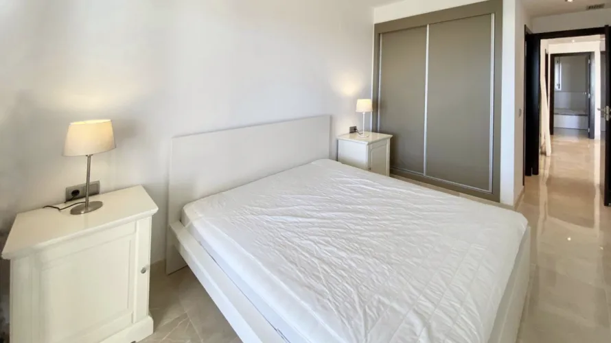 Apartamento de 2 dormitorios en Marbella, Spain No. 672 № 8