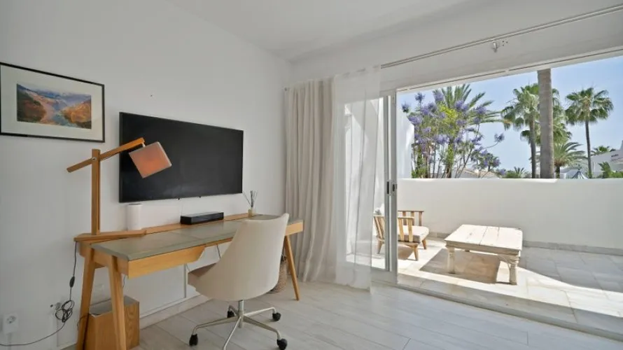 Casa adosada de 4 dormitorios en Marbella, Spain No. 971 № 19
