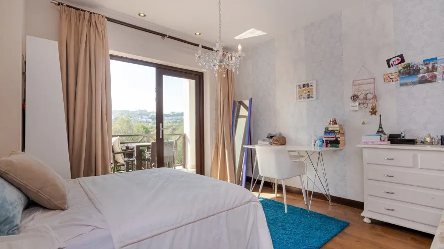 Villa de 5 dormitorios en Marbella, Spain No. 390 № 9