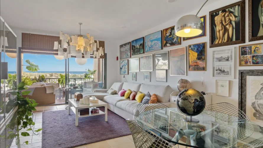 Apartamento de 2 dormitorios en Estepona, Spain No. 706