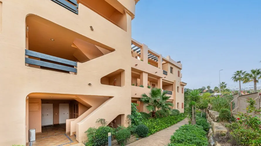 Apartamento de 2 dormitorios en Casares, Spain No. 413 № 3