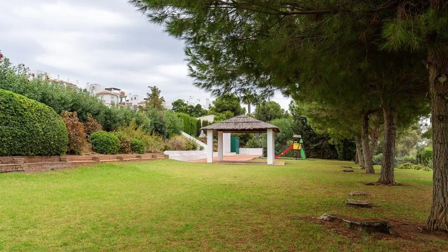 Apartamento de 2 dormitorios en Estepona, Spain No. 1038 № 15