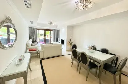 Apartamento de 2 dormitorios en Marbella, Spain No. 342