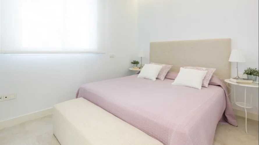 Villa de 4 dormitorios en Cortes (San Pedro De Alcantara), Spain No. 1024 № 8
