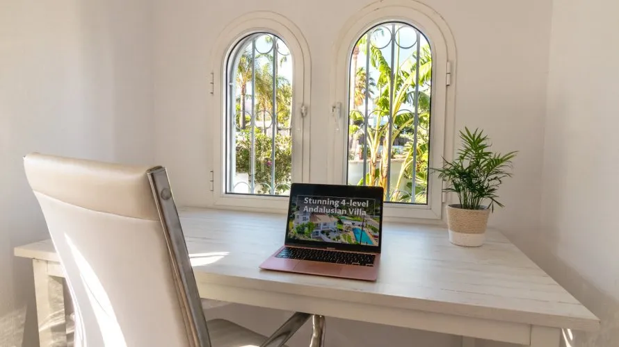Villa de 5 dormitorios en Estepona, Spain No. 217 № 3