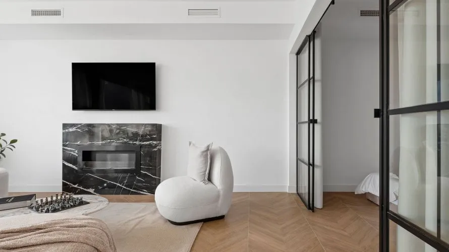 Apartamento de 4 dormitorios en Marbella, Spain No. 475 № 1