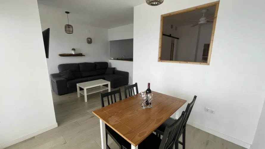 Apartamento de 2 dormitorios en Estepona, Spain No. 669 № 4