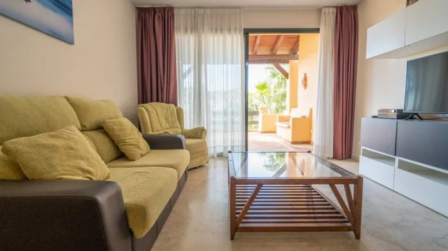 Apartamento de 2 dormitorios en Estepona, Spain No. 659 № 26