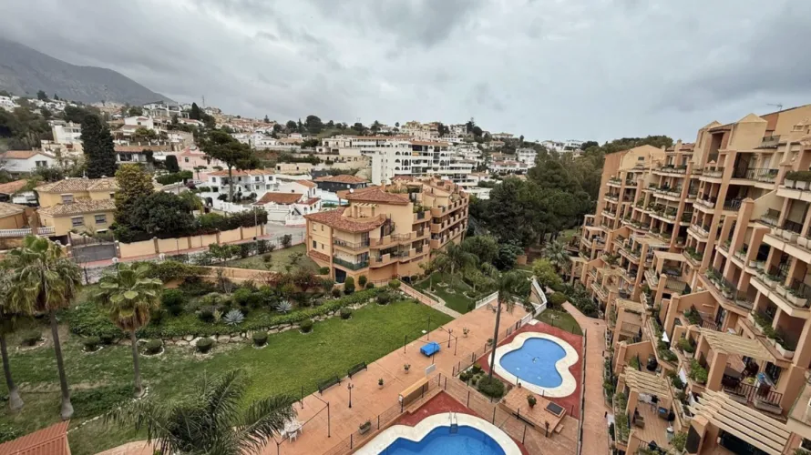 Dúplex de 2 dormitorios en Fuengirola, Spain No. 845 № 2