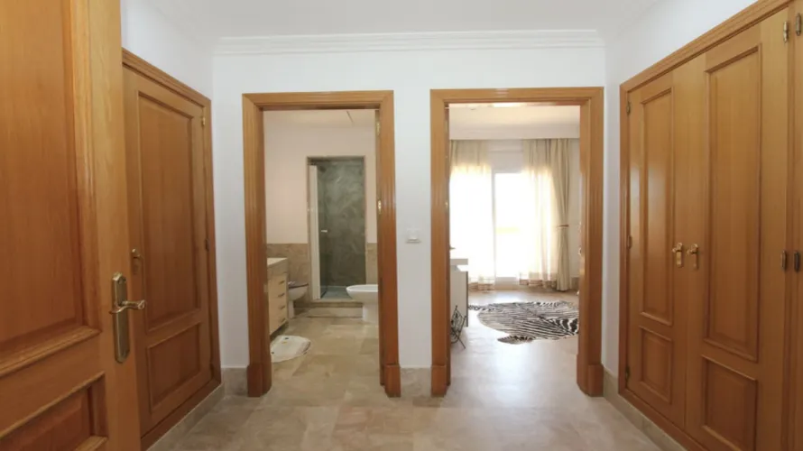 Villa de 6 dormitorios en Marbella, Spain No. 537 № 21