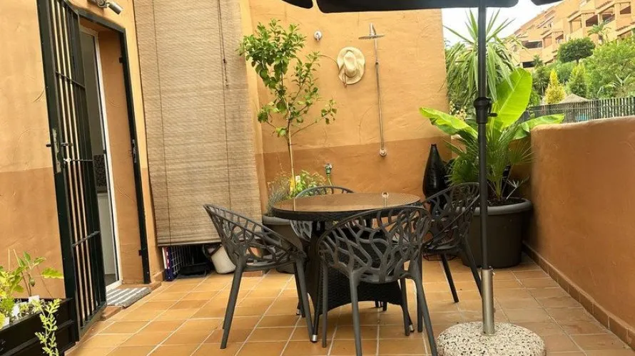 Apartamento de 2 dormitorios en Marbella, Spain No. 834 № 3