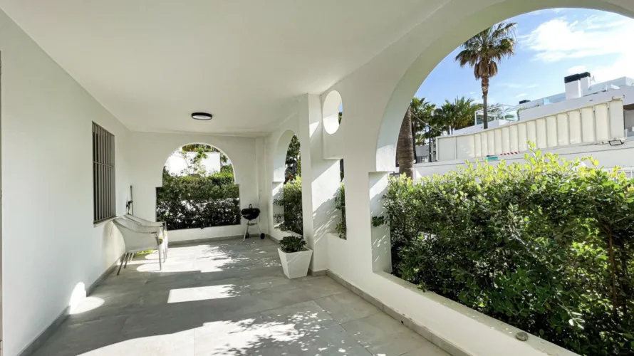 Apartamento de 2 dormitorios en Marbella, Spain No. 1047 № 24