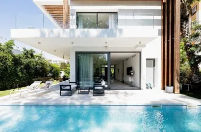 Villa de 4 dormitorios en Marbella, Spain No. 339