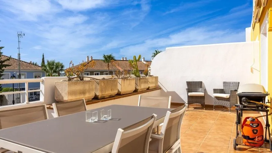 Apartamento de 2 dormitorios en Estepona, Spain No. 587 № 6