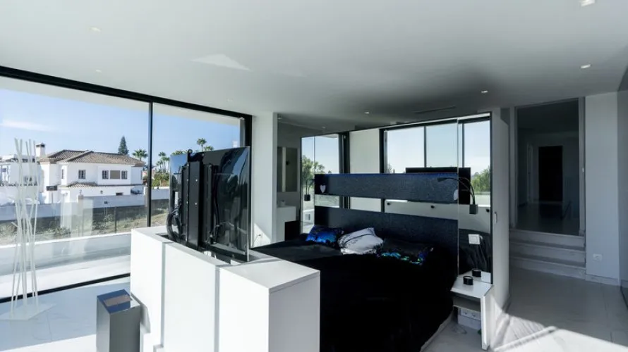 Villa de 4 dormitorios en Estepona, Spain No. 372 № 19