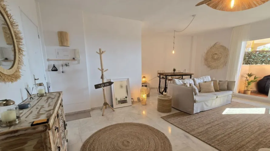 Apartamento de 2 dormitorios en Marbella, Spain No. 973 № 20