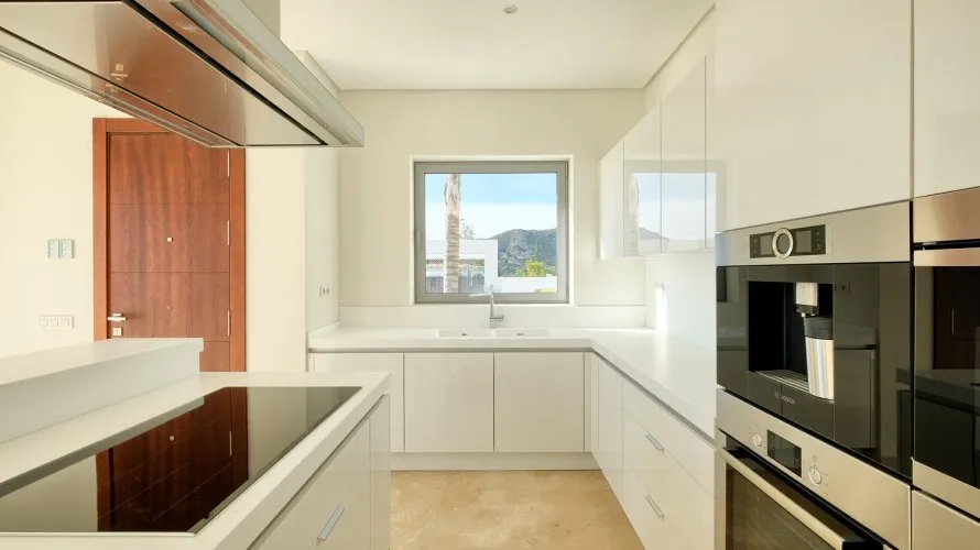 Villa de 4 dormitorios en Benahavís, Spain No. 389 № 11