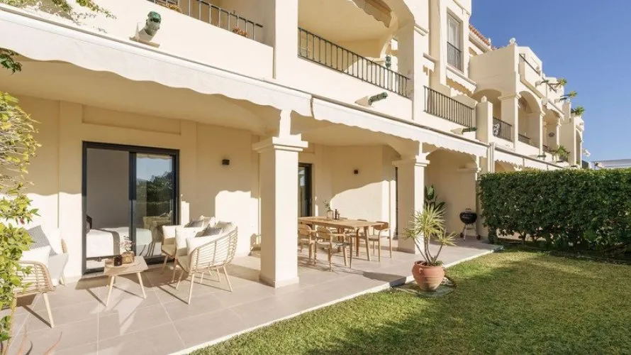 Apartamento de 3 dormitorios en Benahavís, Spain No. 418